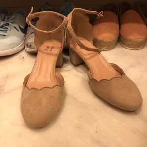 Low, closed toe heel with strap